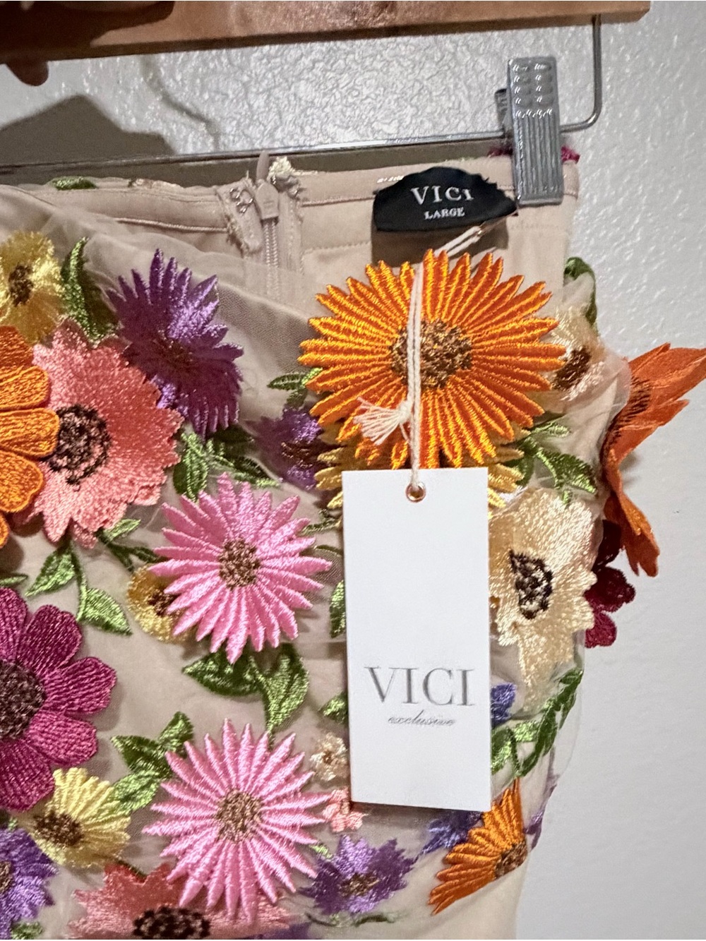 NWT SIZE LARGE VICI Fresh Bloom Strapless Floral
Applique Midi Dress - Picture 8 of 8